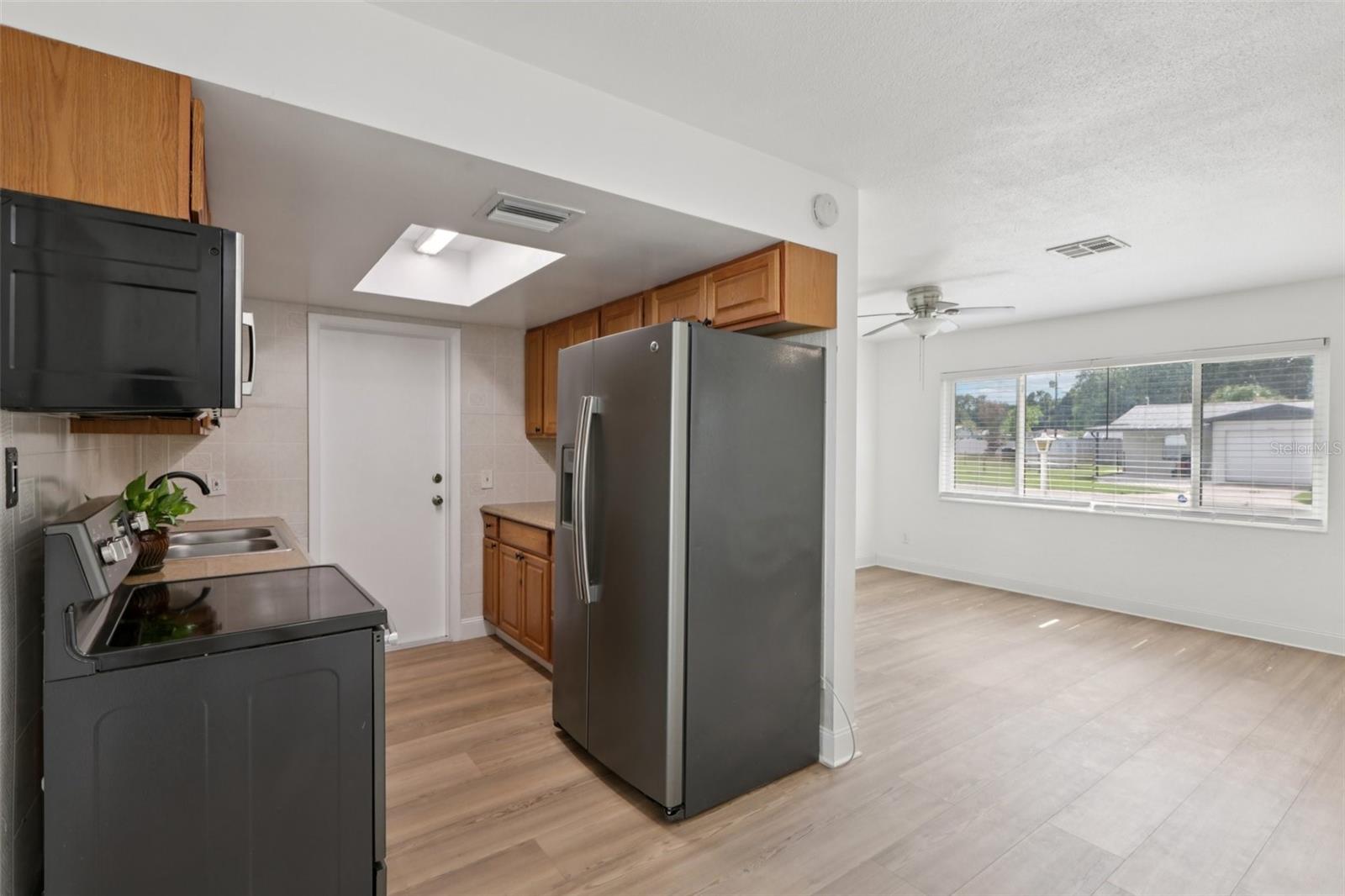 Image 25 of 53 For 7499 7th Street N