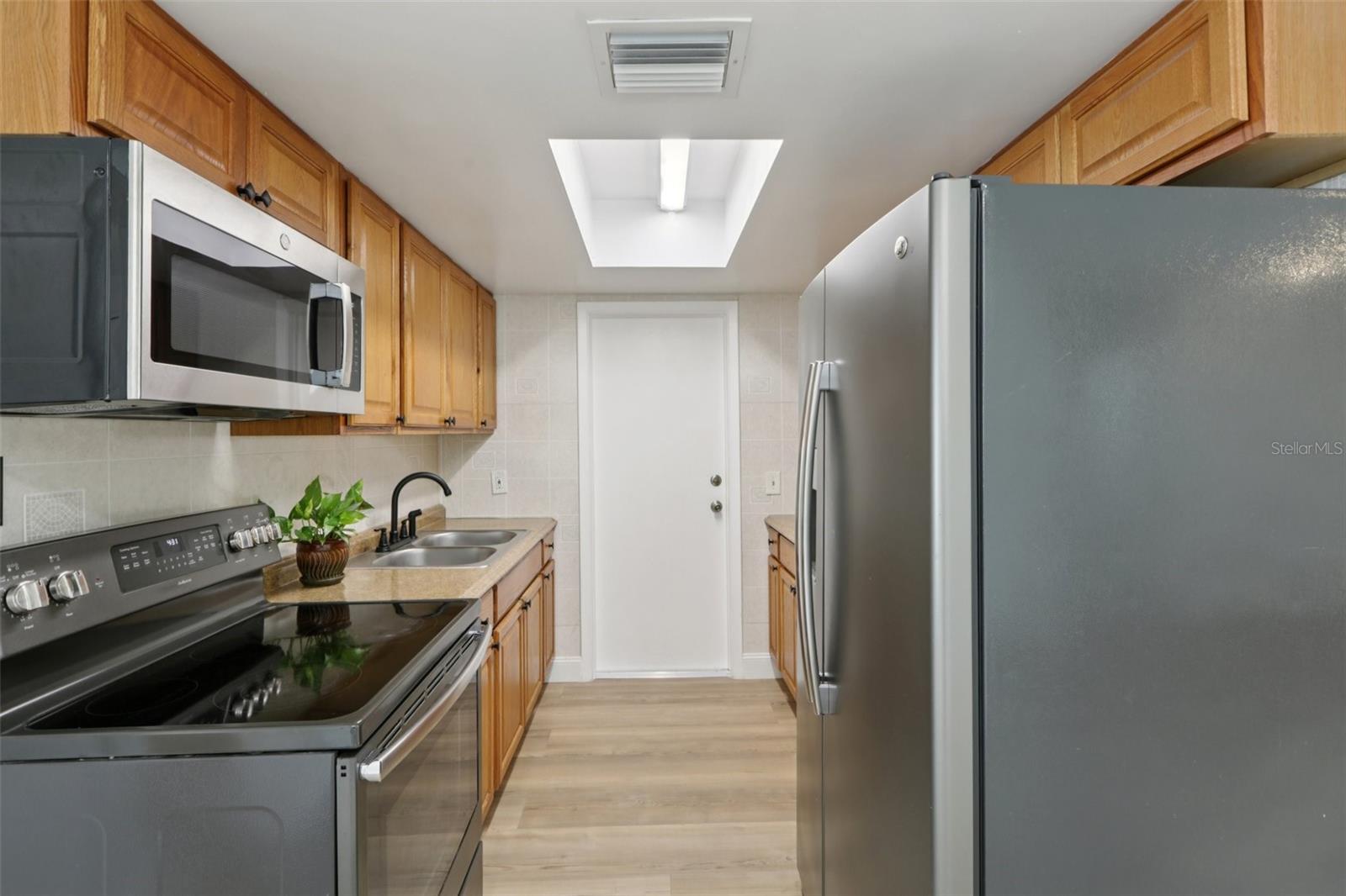Image 26 of 53 For 7499 7th Street N