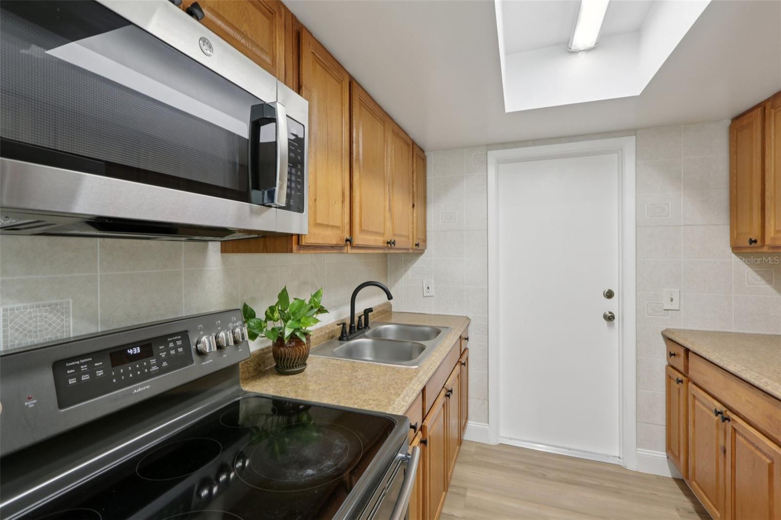 Image 27 of 53 For 7499 7th Street N