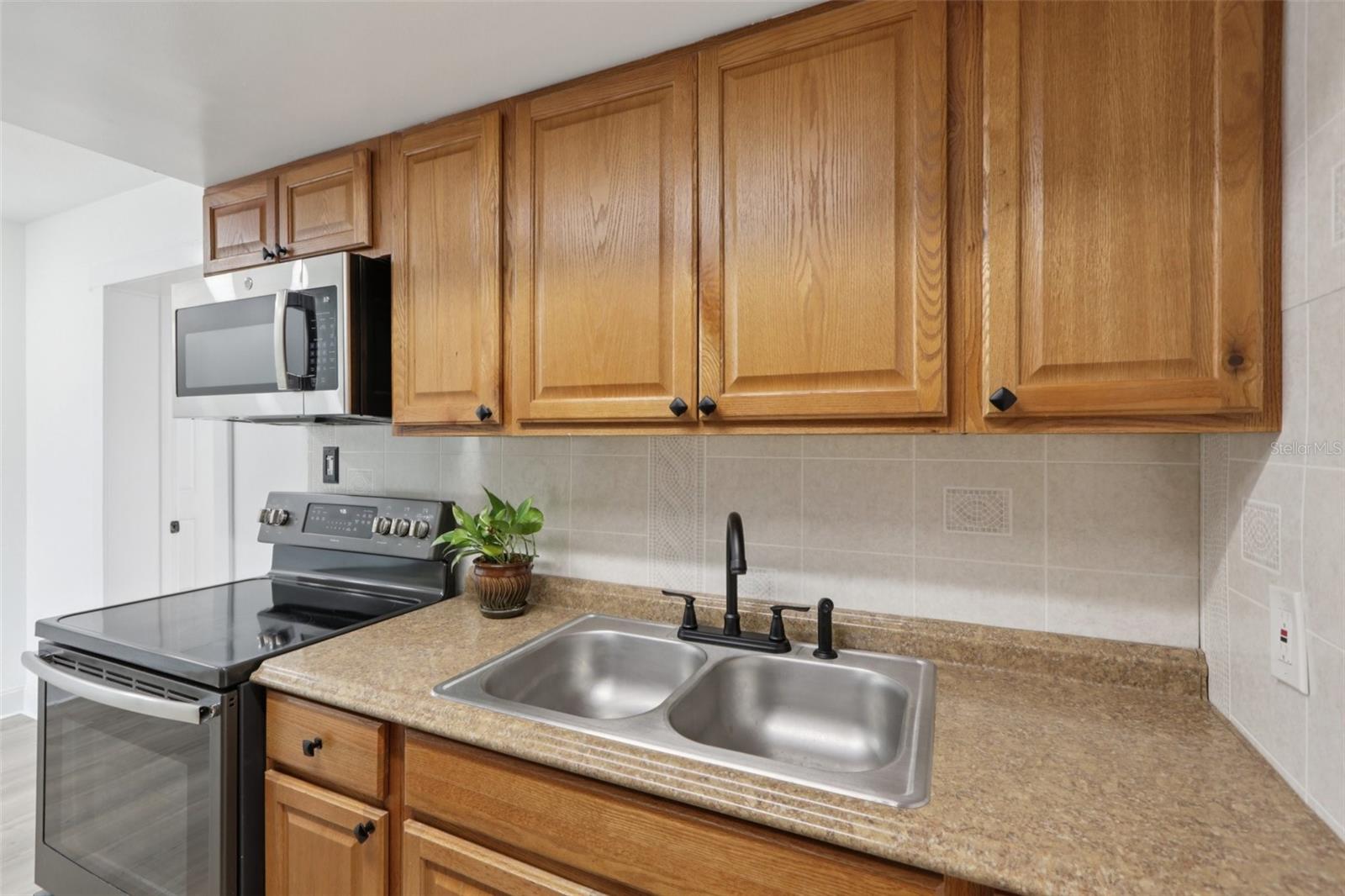 Image 28 of 53 For 7499 7th Street N