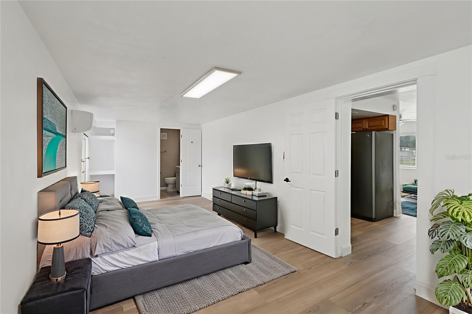 Image 4 of 53 For 7499 7th Street N