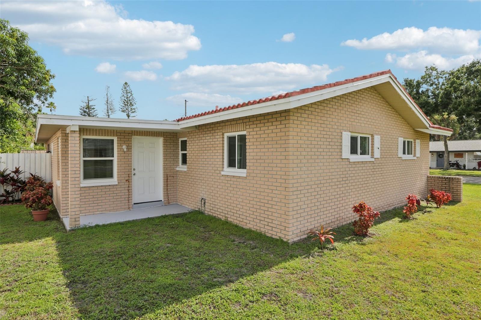Image 47 of 53 For 7499 7th Street N