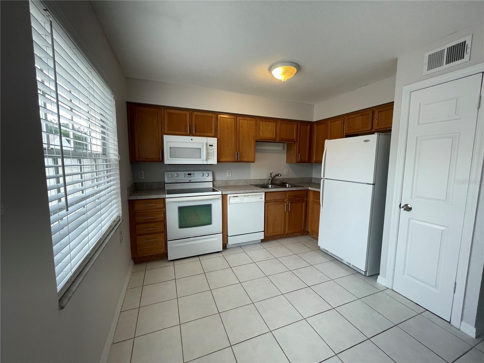 Image 8 of 22 For 13543 Embassy Park Ct