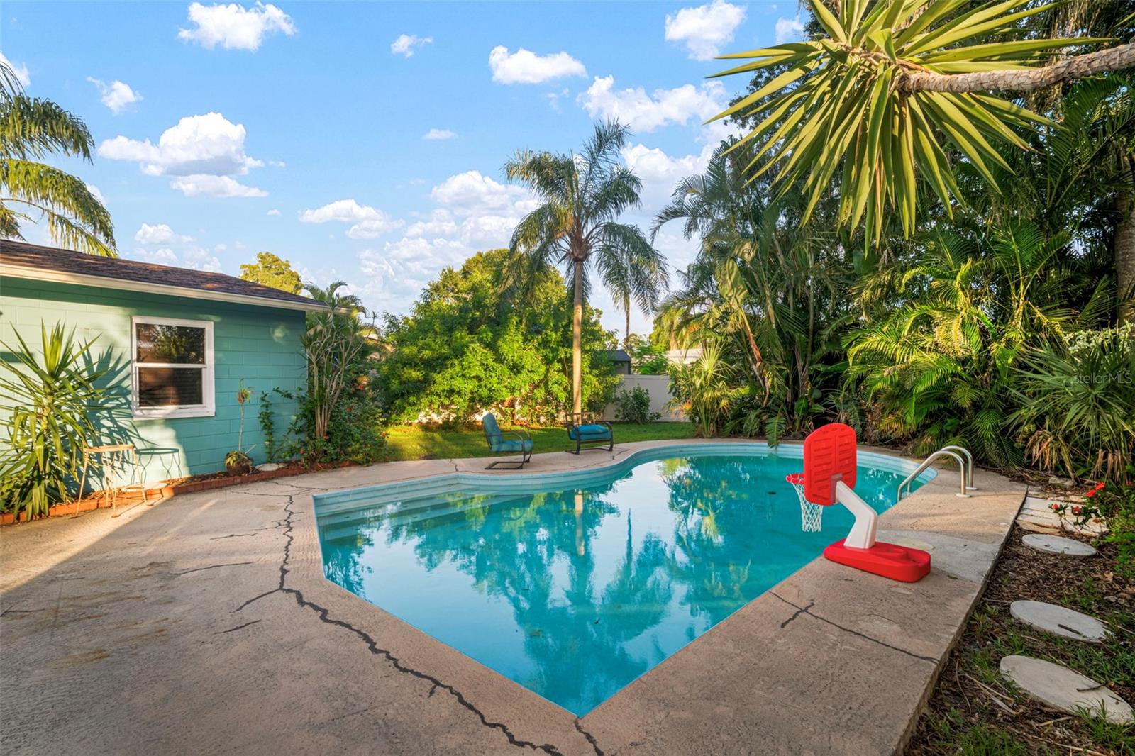 Image 13 of 61 For 5924 16th Lane Ne