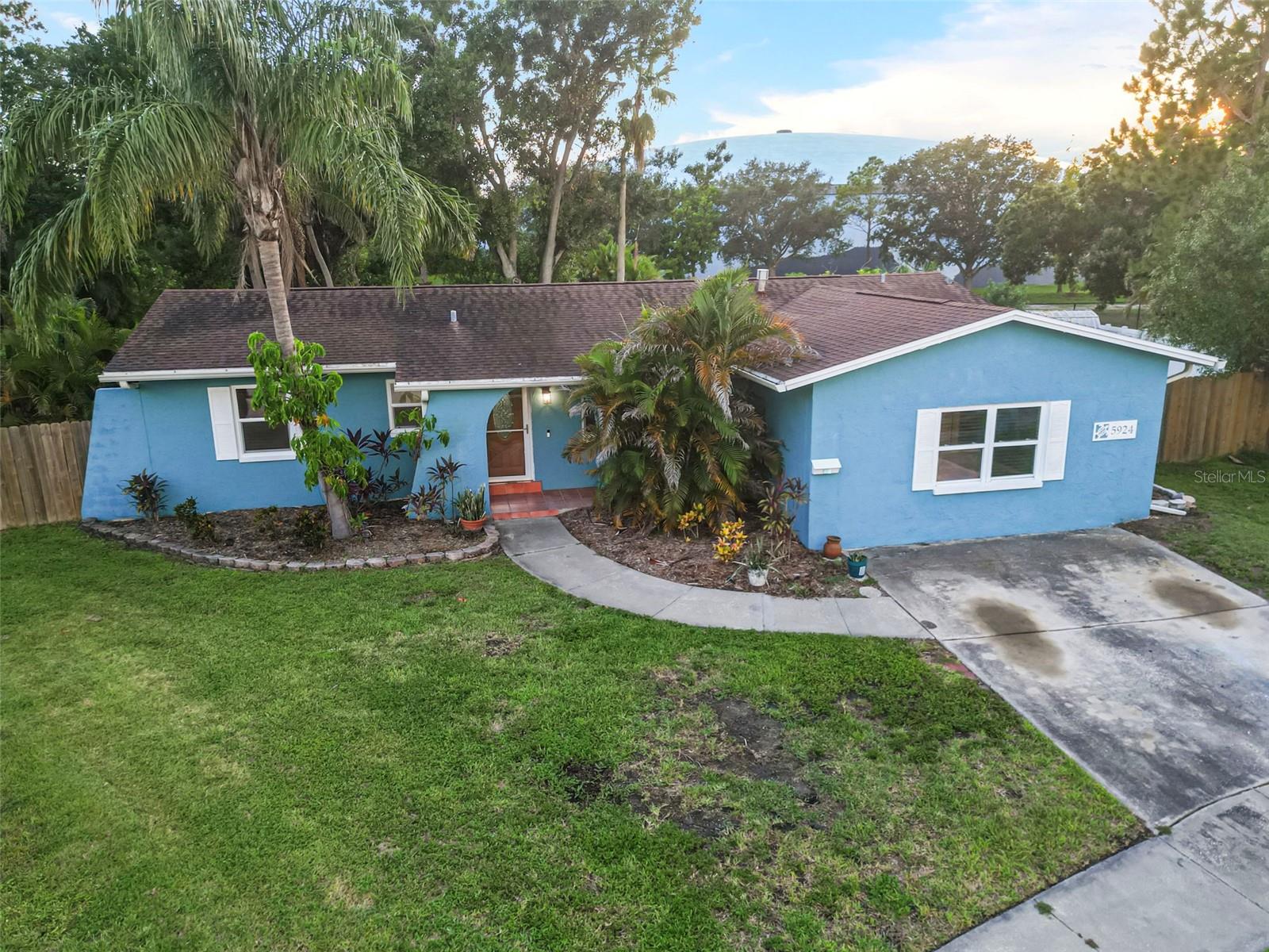 Image 16 of 61 For 5924 16th Lane Ne