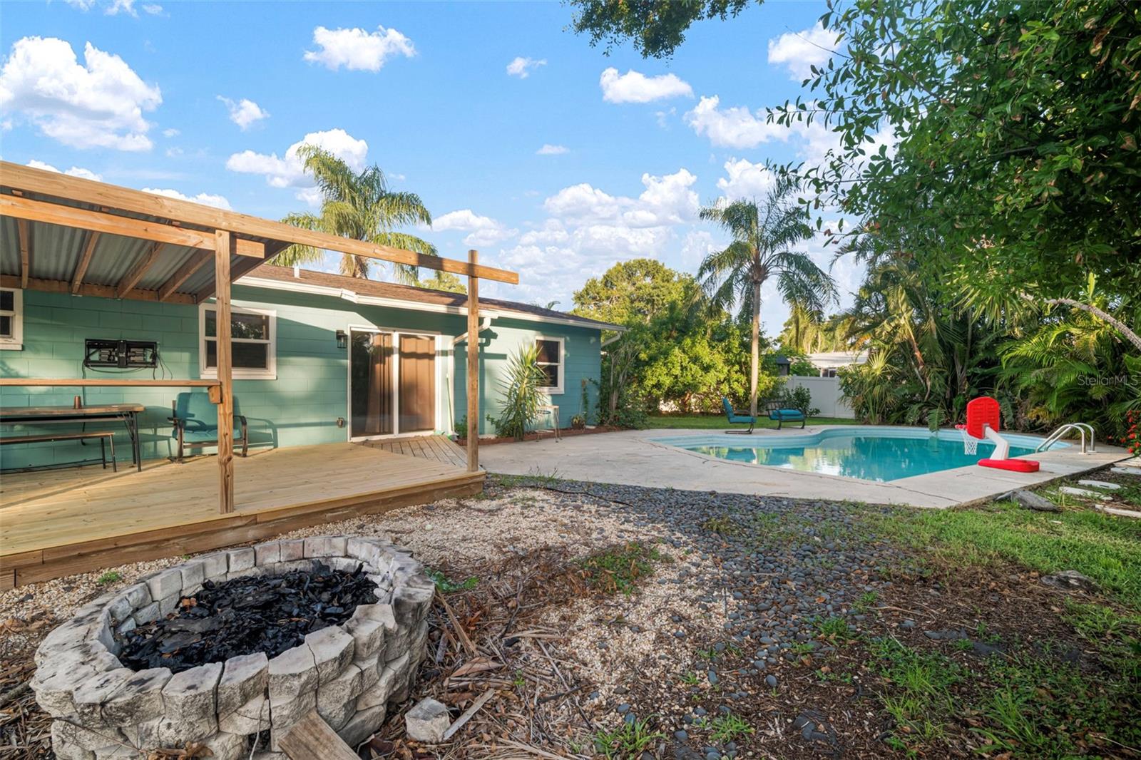 Image 22 of 61 For 5924 16th Lane Ne