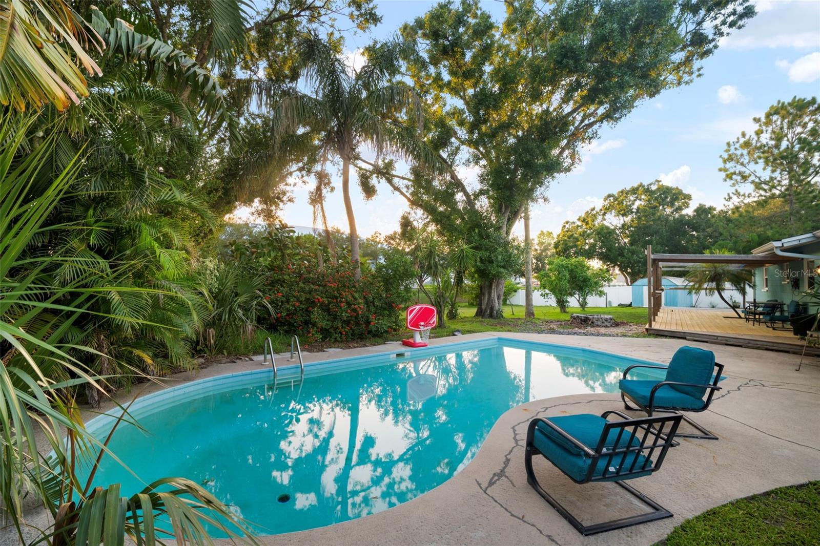 Image 25 of 61 For 5924 16th Lane Ne