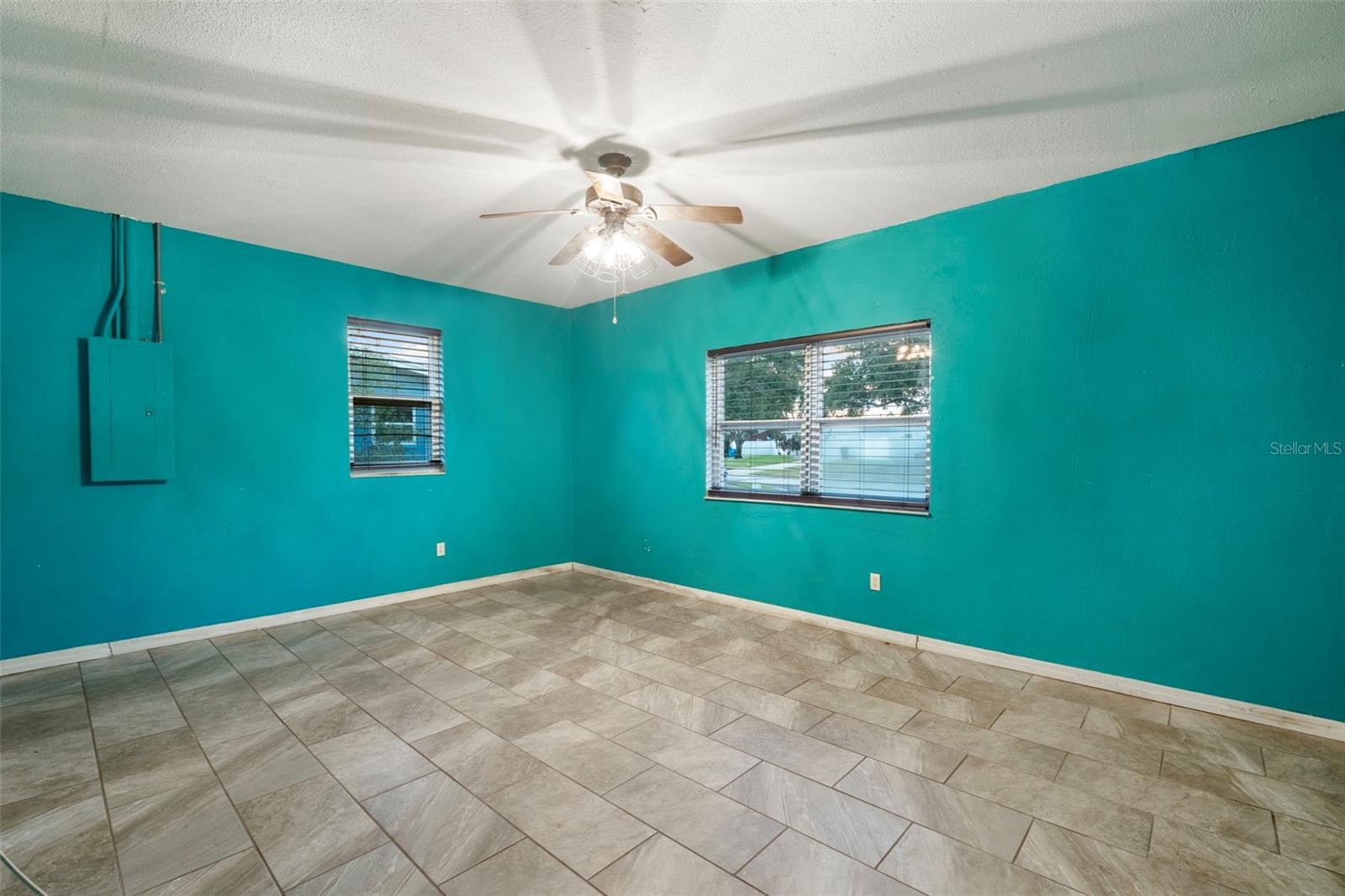 Image 36 of 61 For 5924 16th Lane Ne