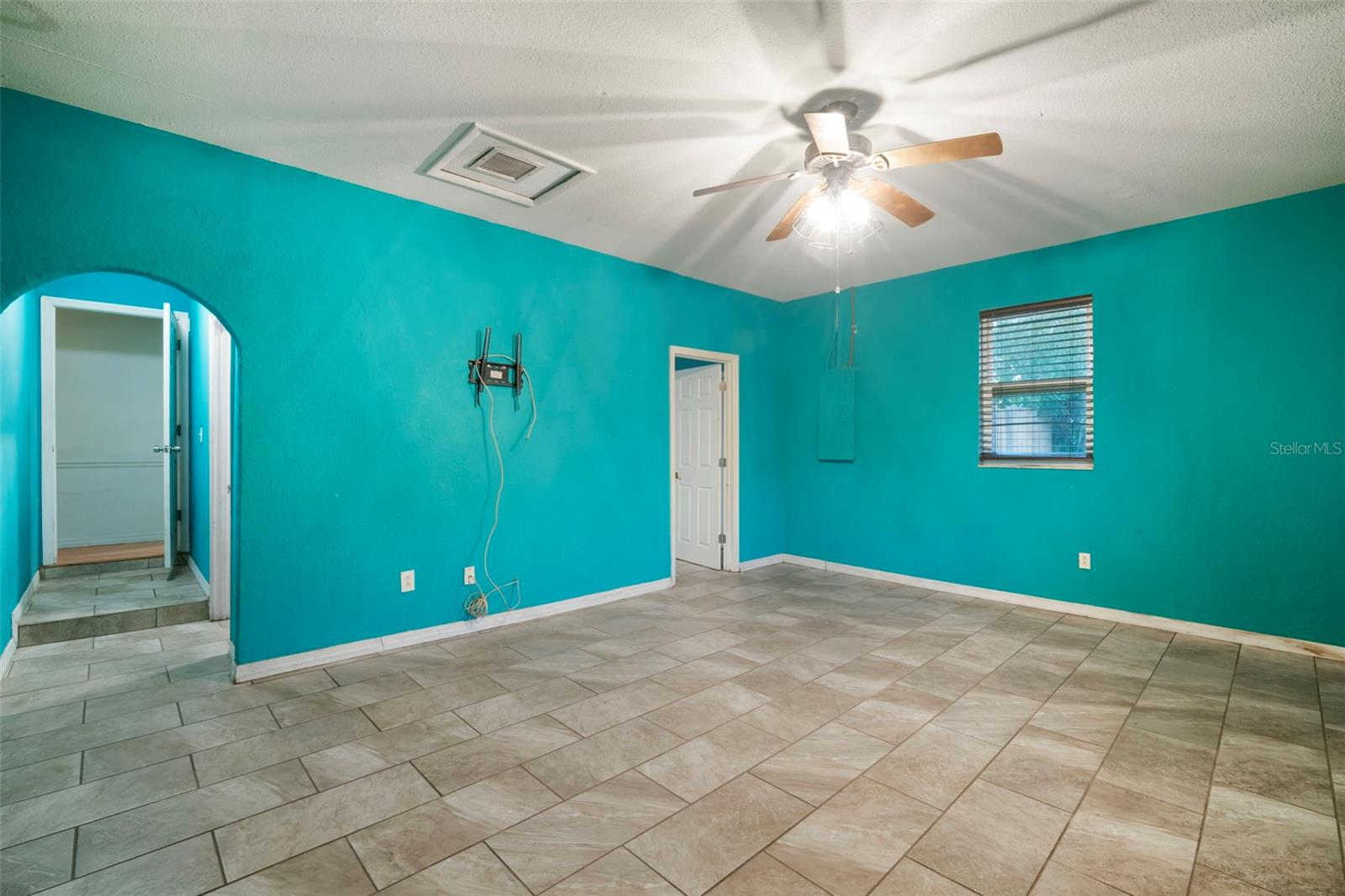 Image 37 of 61 For 5924 16th Lane Ne