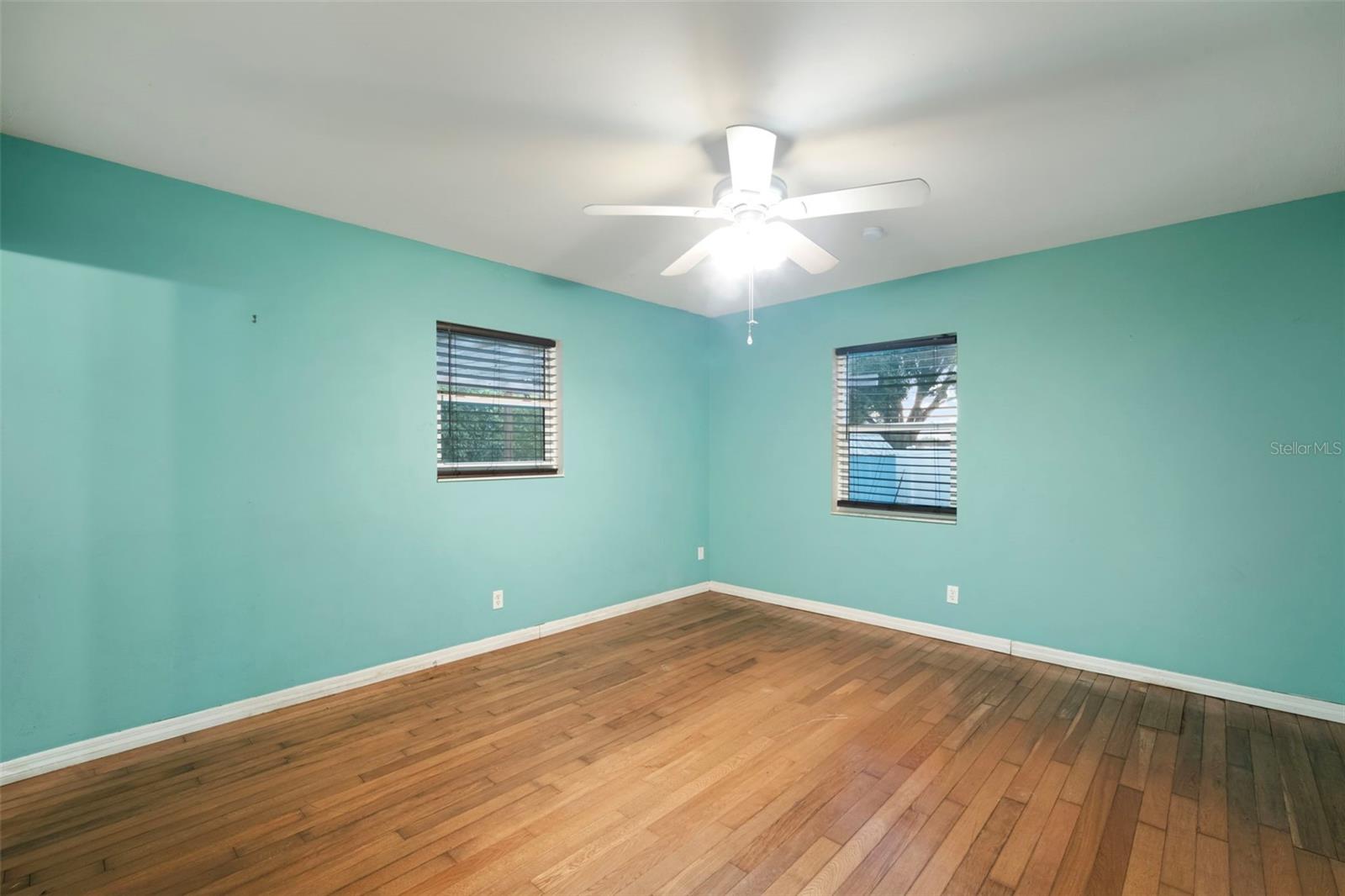 Image 42 of 61 For 5924 16th Lane Ne