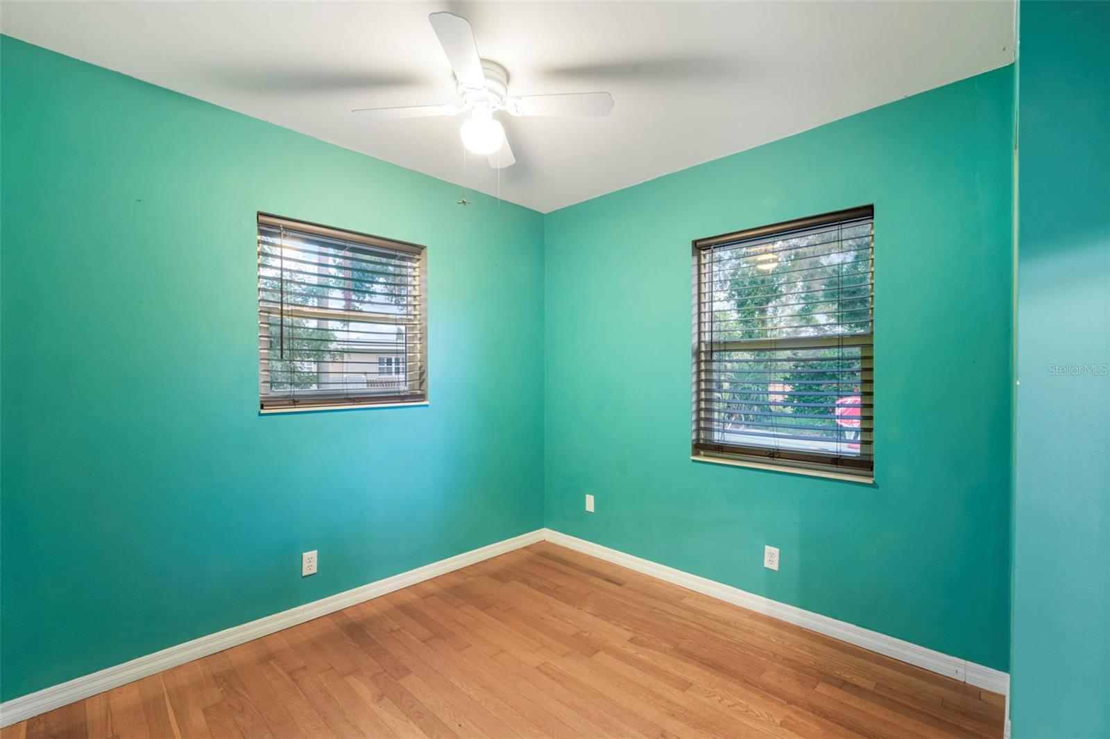 Image 46 of 61 For 5924 16th Lane Ne