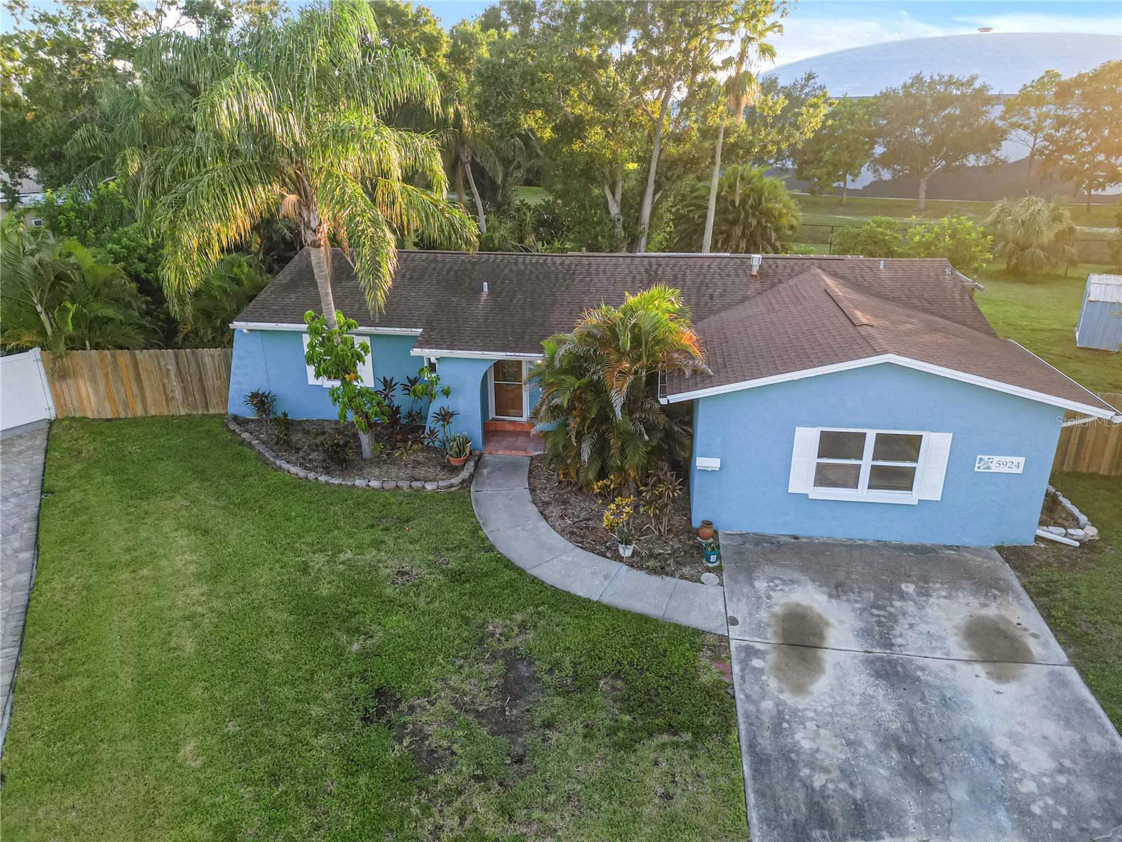 Image 8 of 61 For 5924 16th Lane Ne