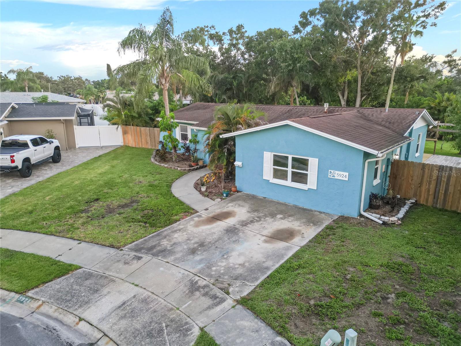 Image 9 of 61 For 5924 16th Lane Ne