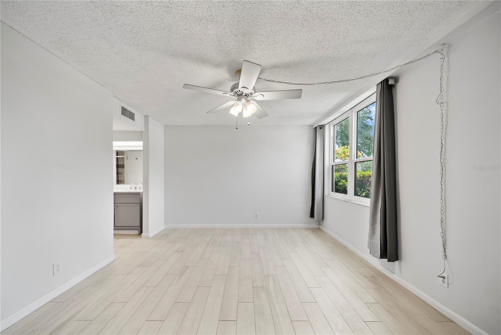 Image 13 of 40 For 2615 Cove Cay Drive 107