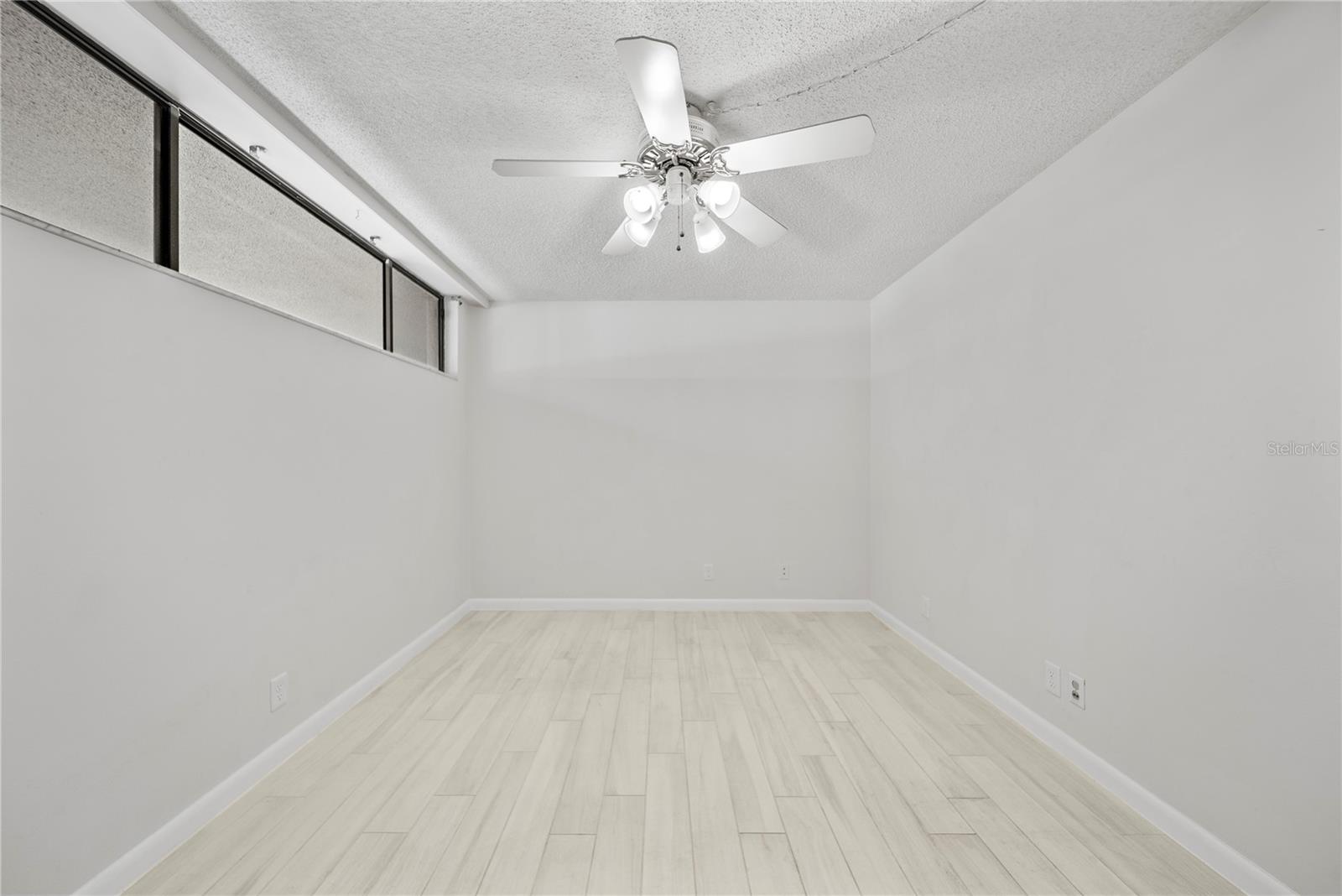 Image 18 of 40 For 2615 Cove Cay Drive 107
