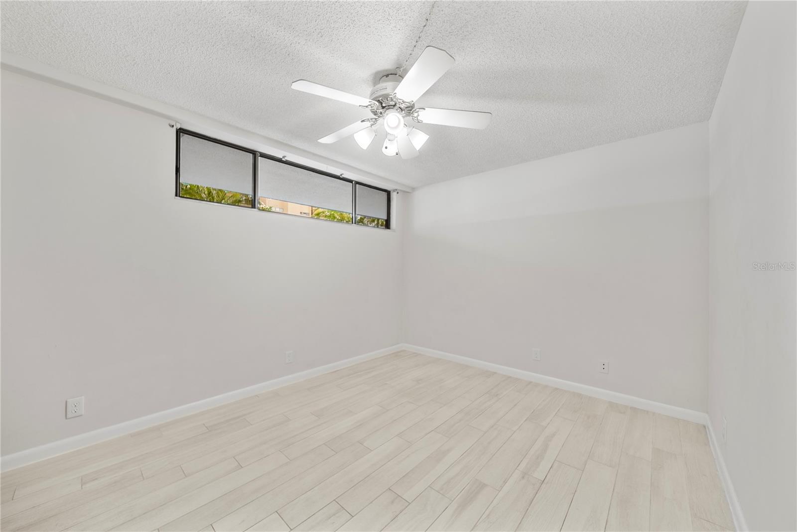 Image 20 of 40 For 2615 Cove Cay Drive 107
