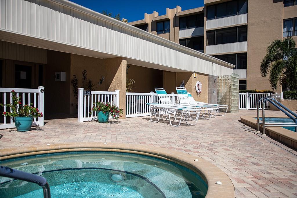 Image 33 of 40 For 2615 Cove Cay Drive 107
