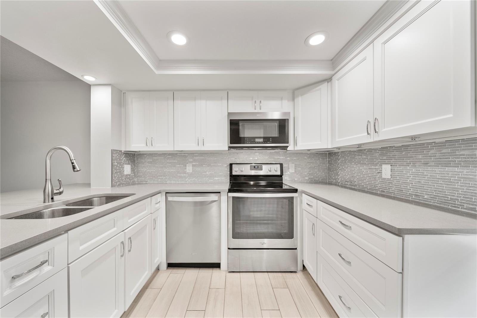 Image 4 of 40 For 2615 Cove Cay Drive 107