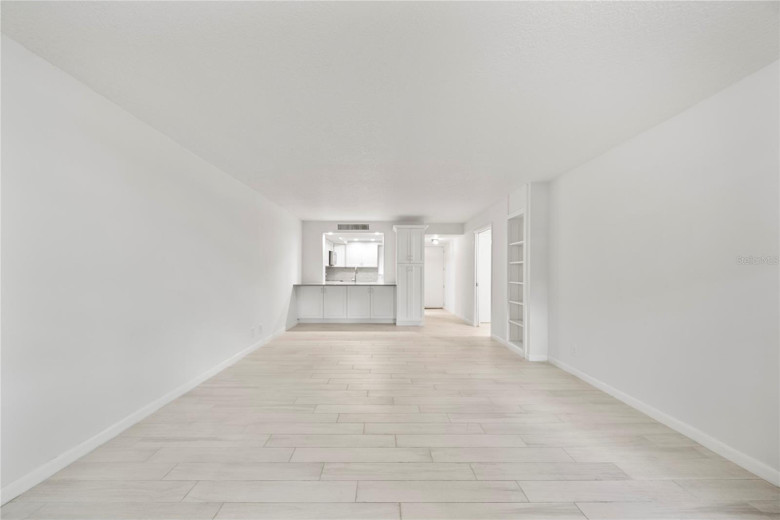 Image 7 of 40 For 2615 Cove Cay Drive 107