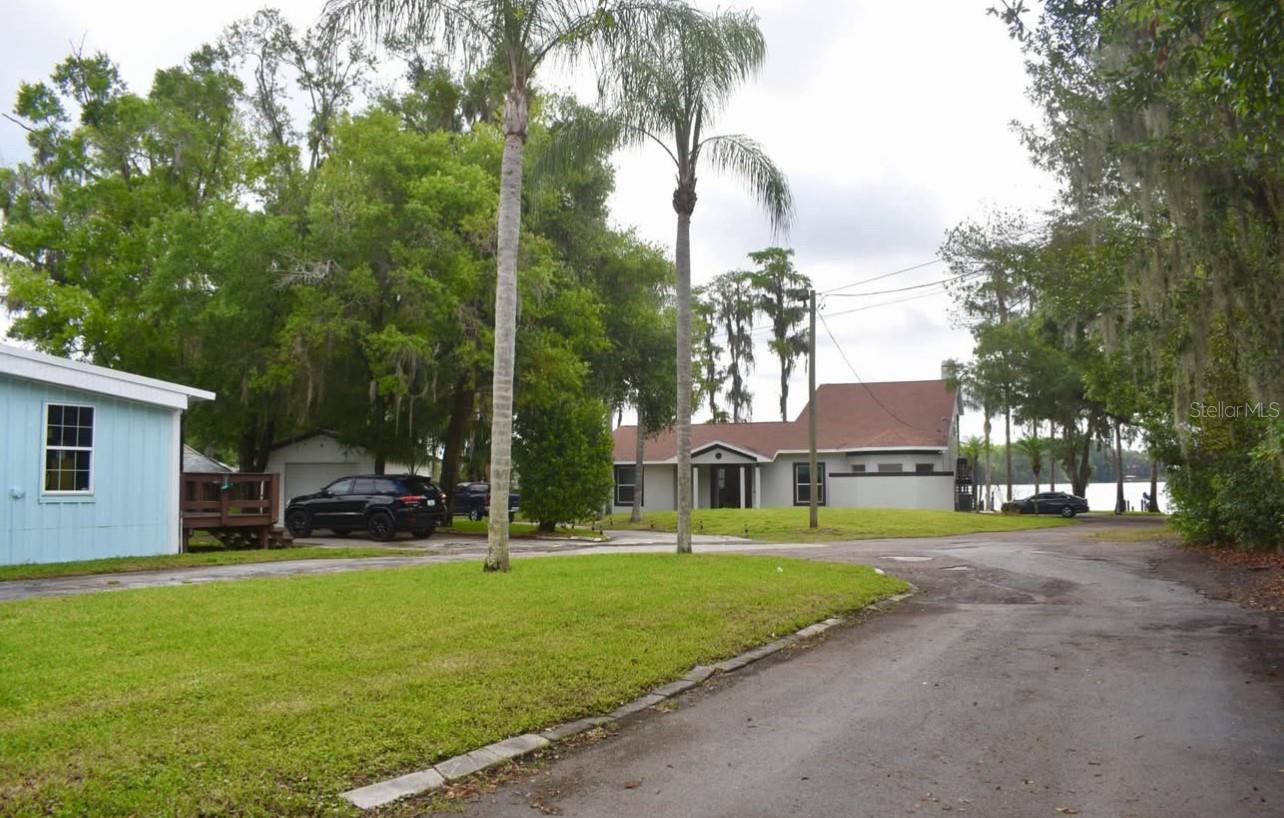 Listing photo id 3 for 2743 Land O Lakes Boulevard