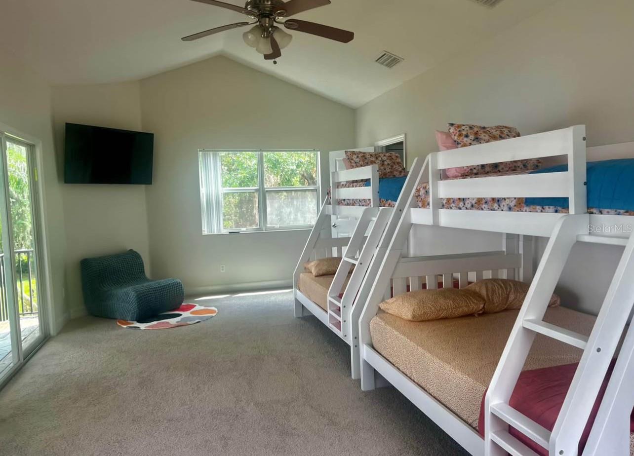 Listing photo id 7 for 2743 Land O Lakes Boulevard