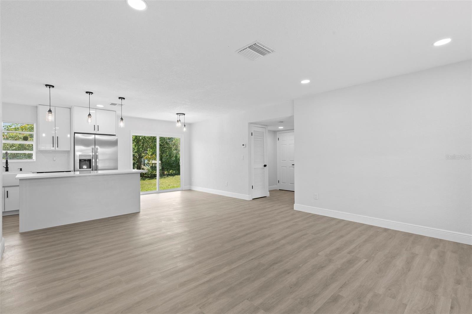 Listing photo id 9 for 1905 Meridel Avenue