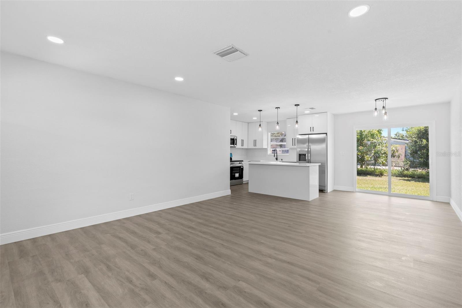 Listing photo id 11 for 1905 Meridel Avenue