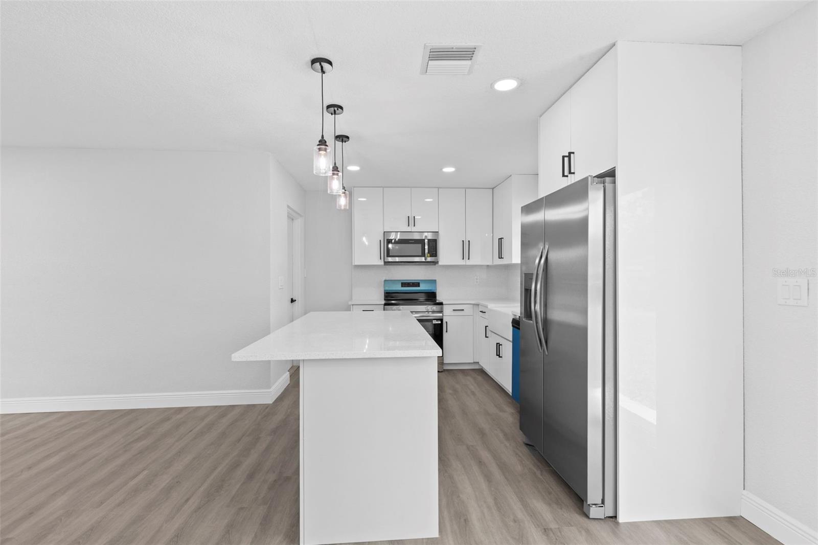 Listing photo id 13 for 1905 Meridel Avenue