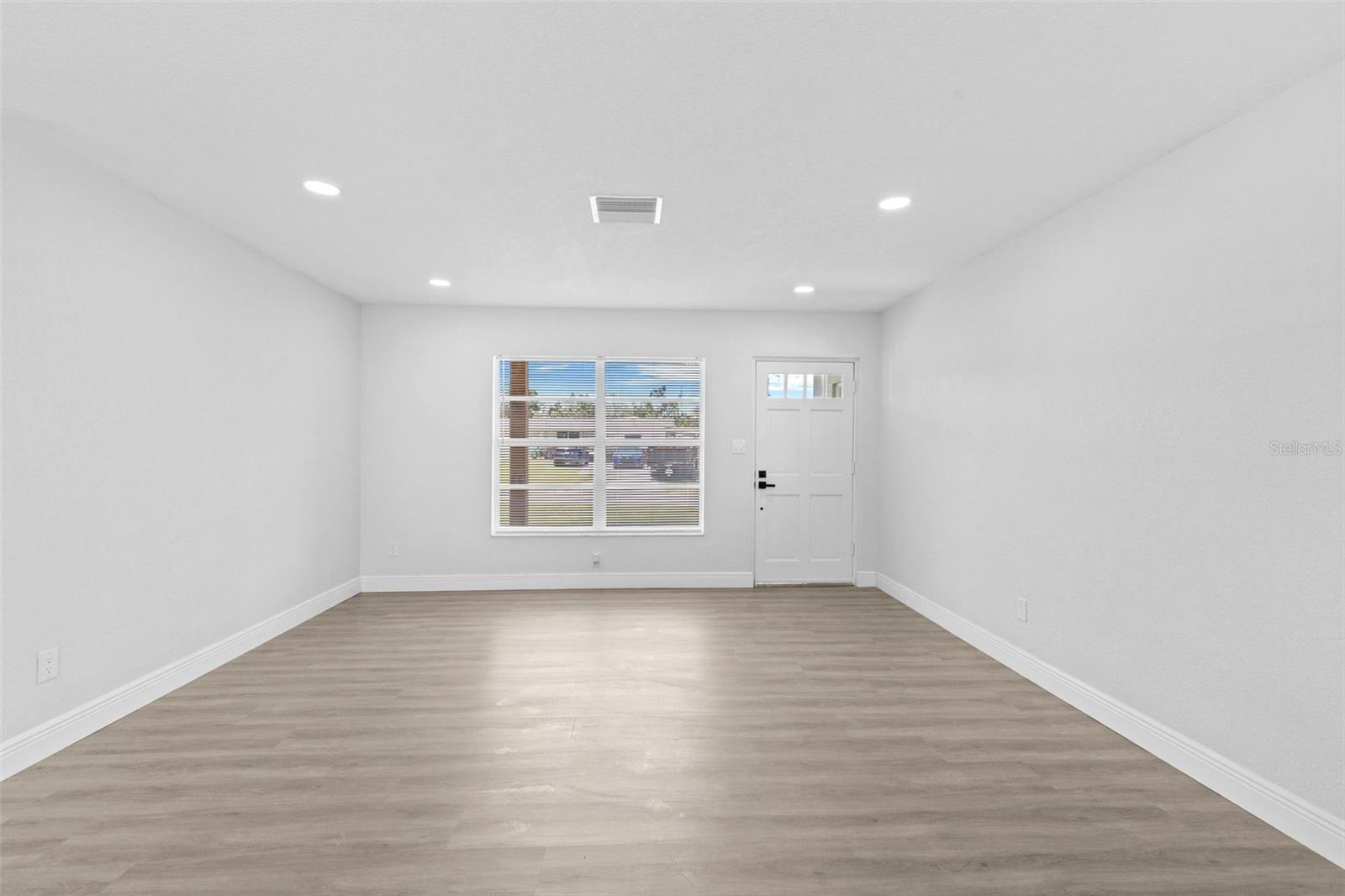 Listing photo id 16 for 1905 Meridel Avenue