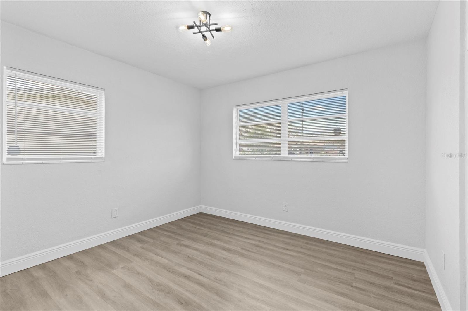 Listing photo id 22 for 1905 Meridel Avenue