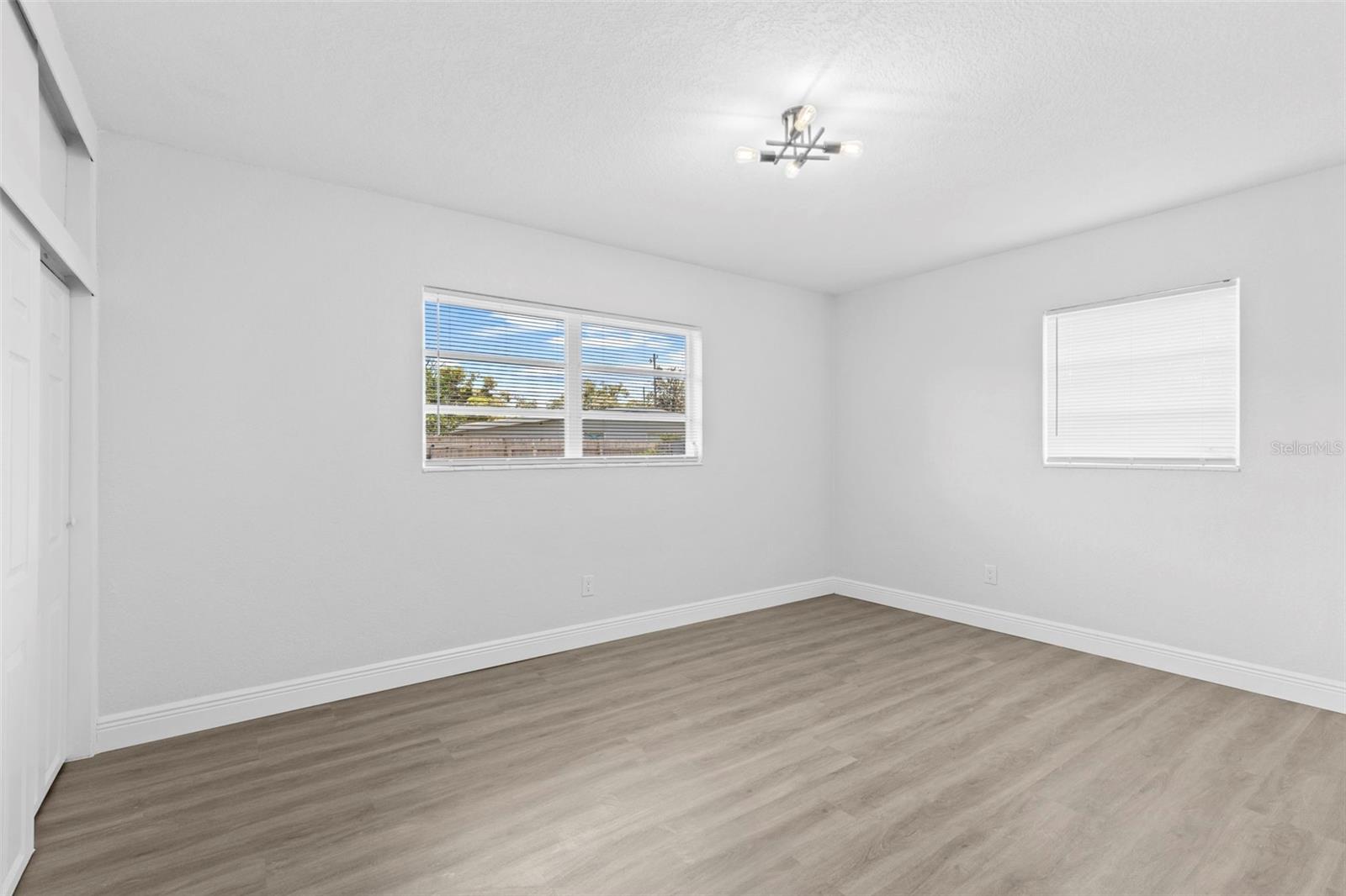 Listing photo id 24 for 1905 Meridel Avenue