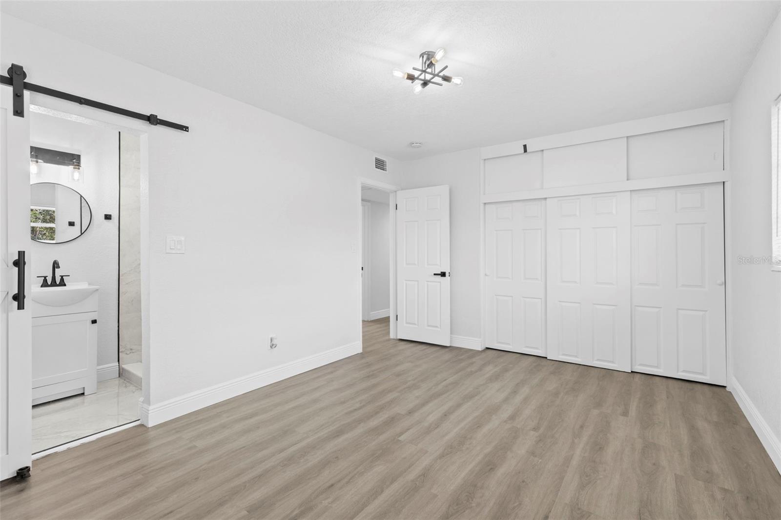 Listing photo id 25 for 1905 Meridel Avenue