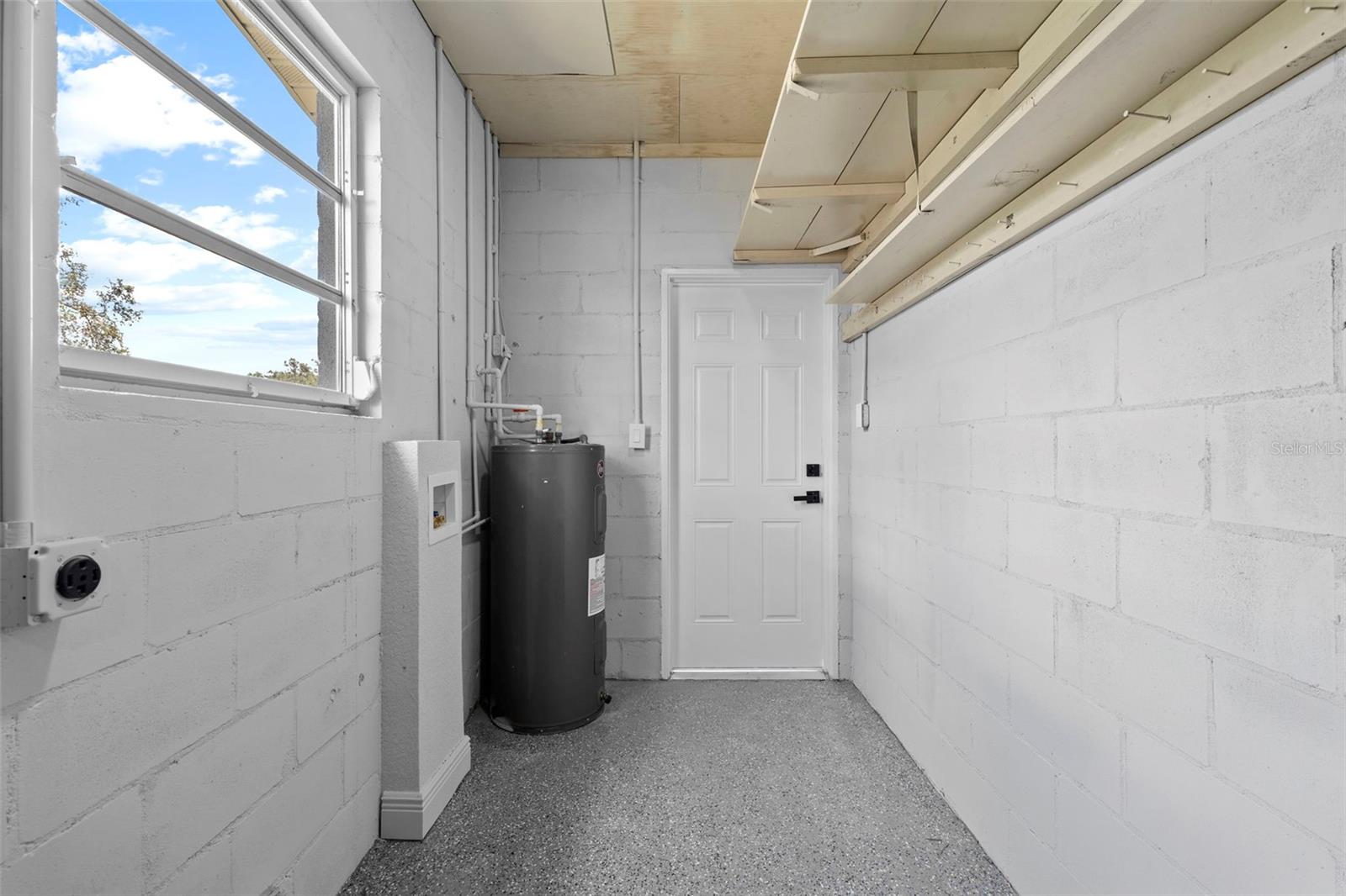 Listing photo id 32 for 1905 Meridel Avenue