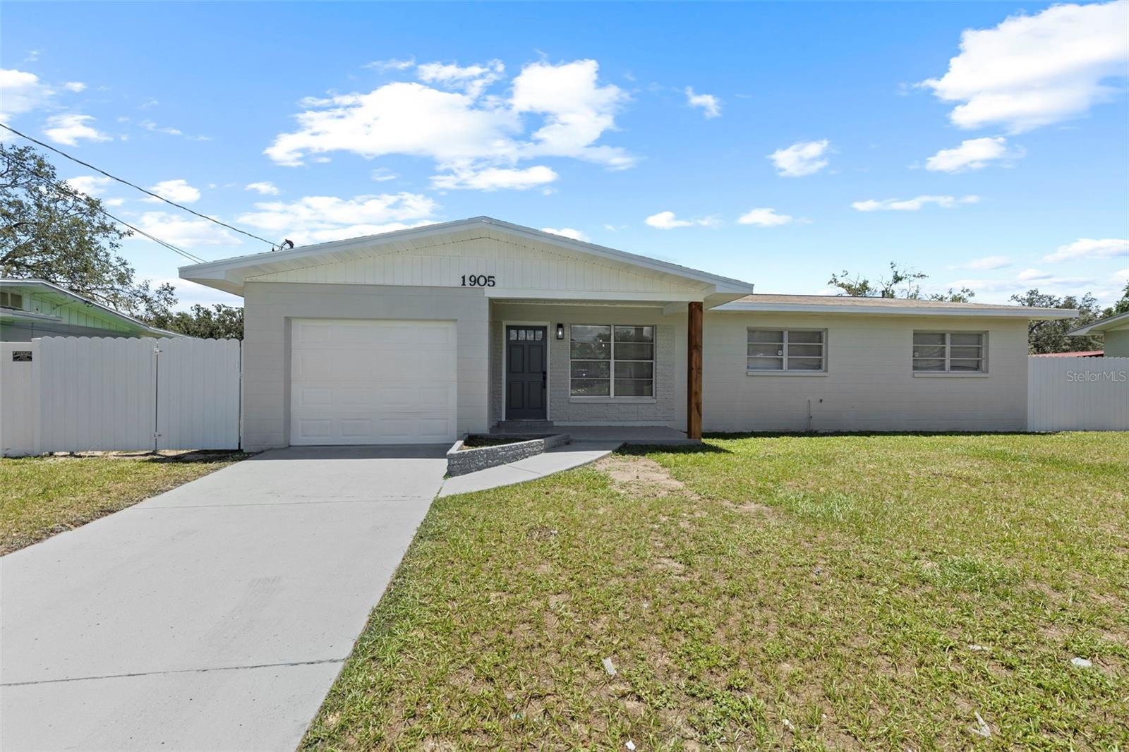 Listing photo id 3 for 1905 Meridel Avenue