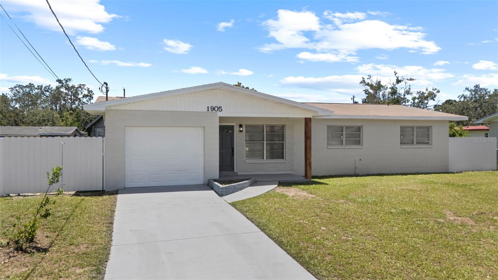 Listing photo id 4 for 1905 Meridel Avenue