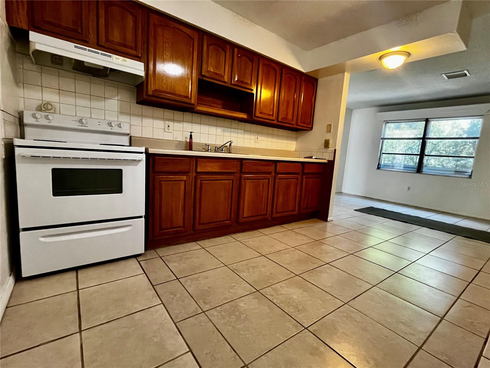 Image 3 of 20 For 15701 Waverly Street 2