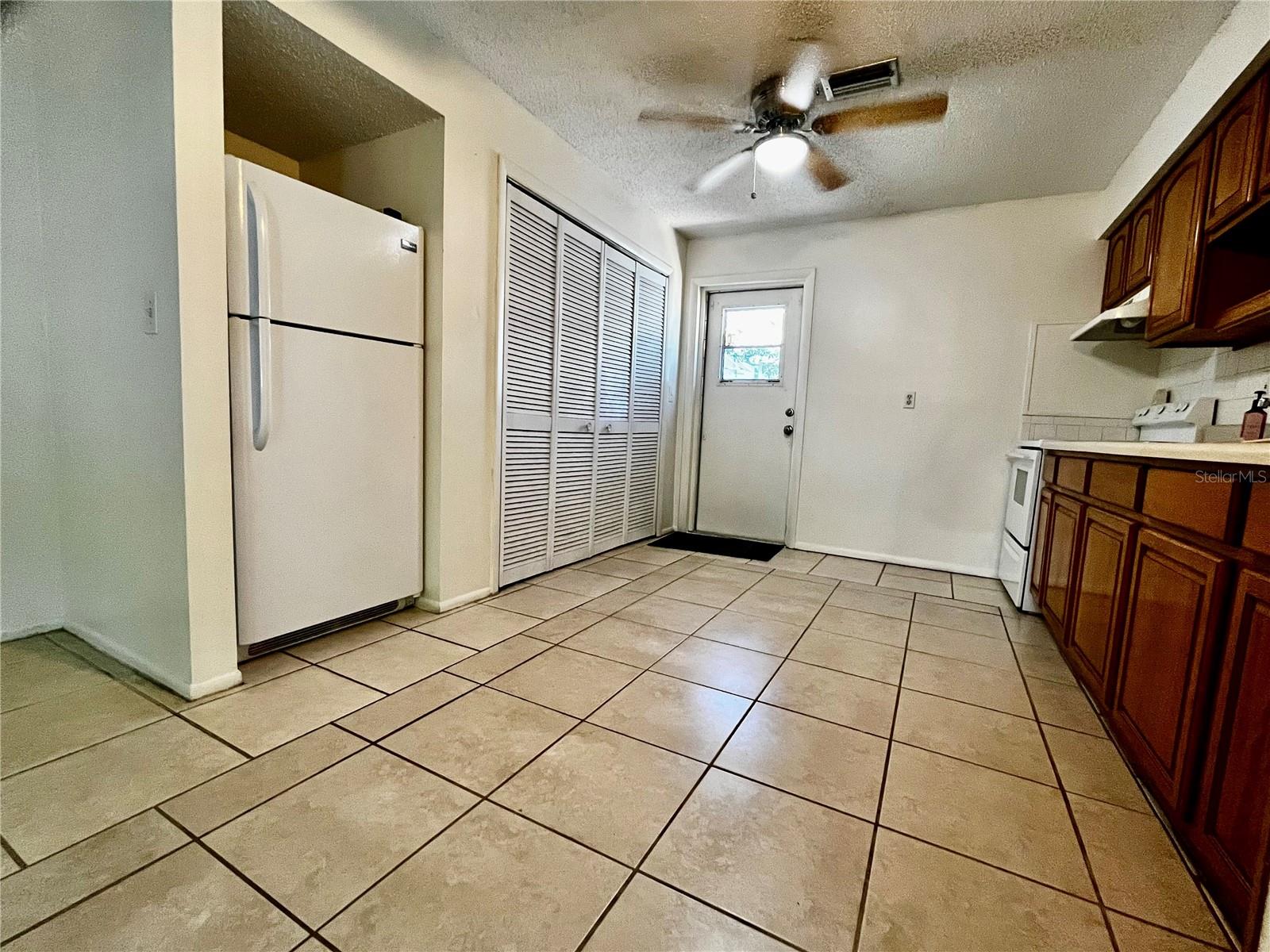 Image 4 of 20 For 15701 Waverly Street 2