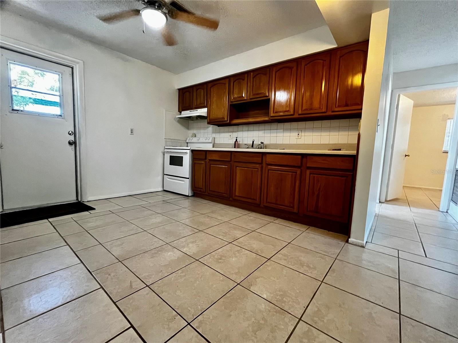 Image 7 of 20 For 15701 Waverly Street 2