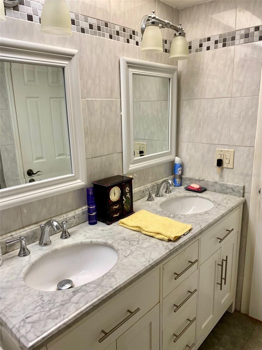 Image 10 of 26 For 1664 Lake Avenue 5