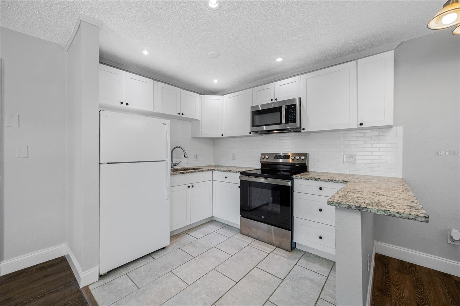 Image 3 of 13 For 1200 Beach Drive Ne 8