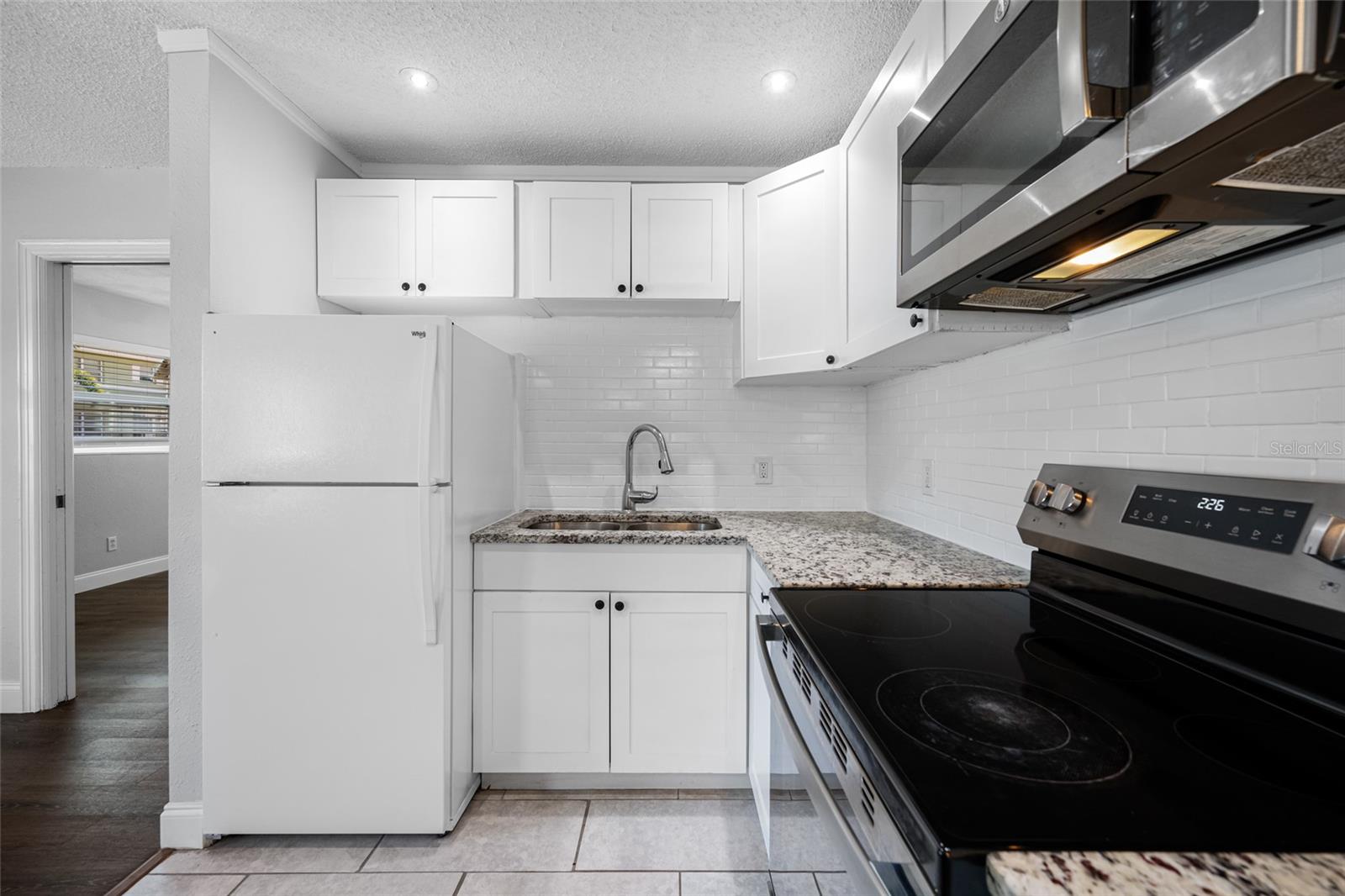 Image 4 of 13 For 1200 Beach Drive Ne 8