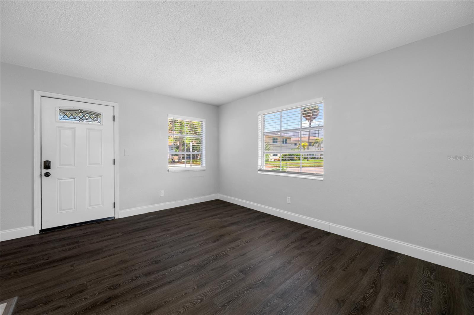 Image 6 of 13 For 1200 Beach Drive Ne 8