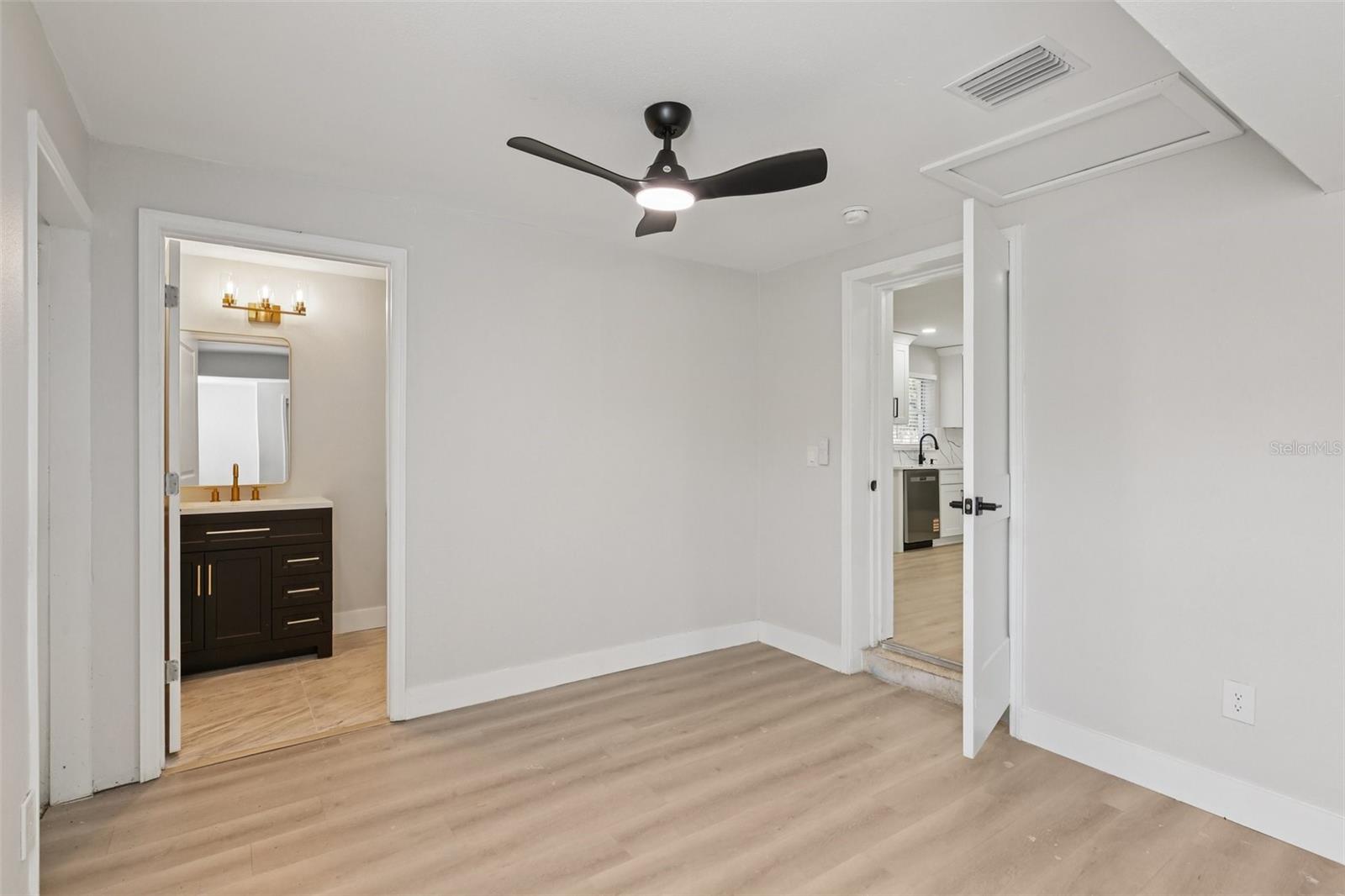 Image 21 of 36 For 2233 Terrace Drive N