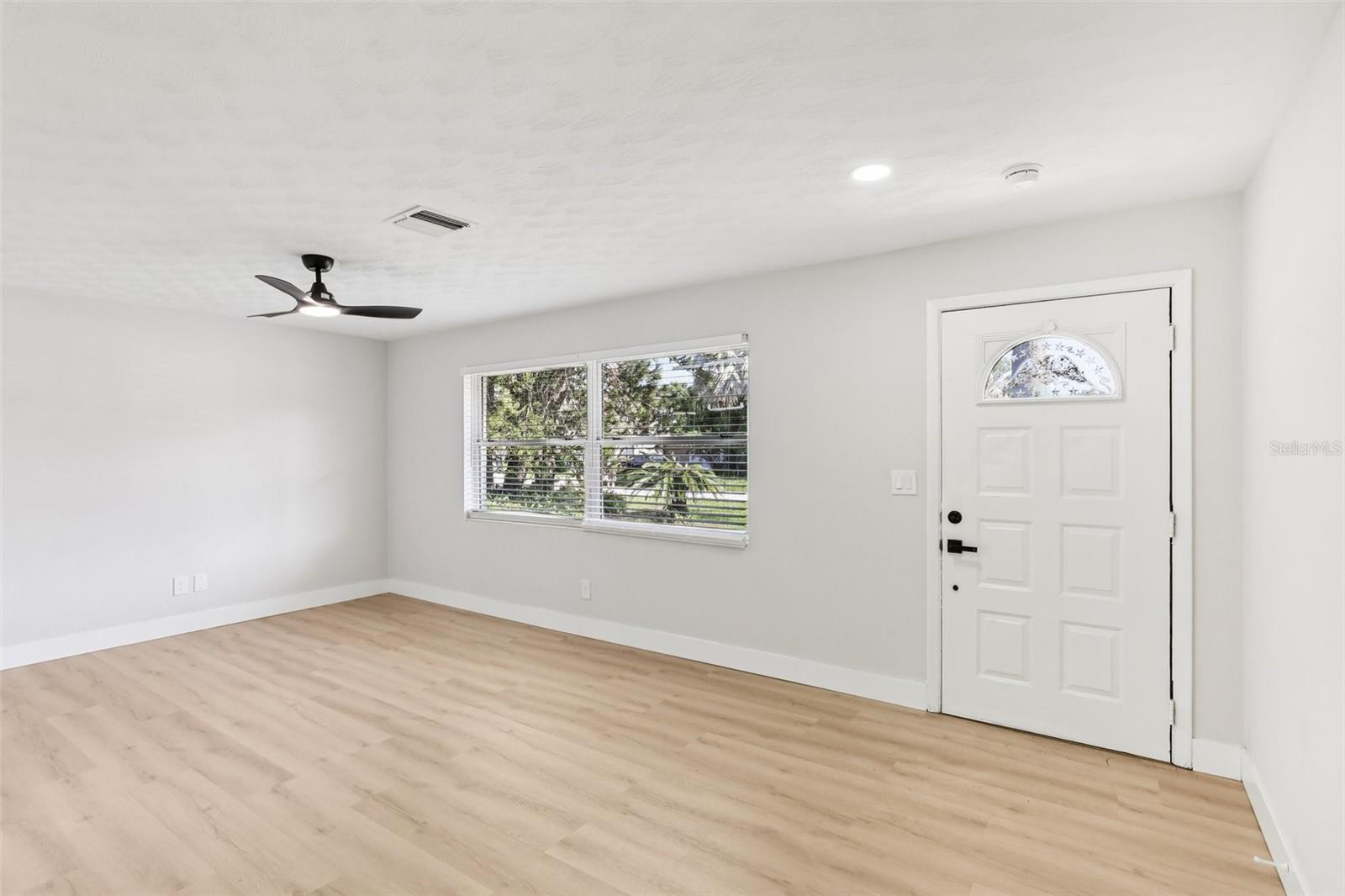 Image 5 of 36 For 2233 Terrace Drive N