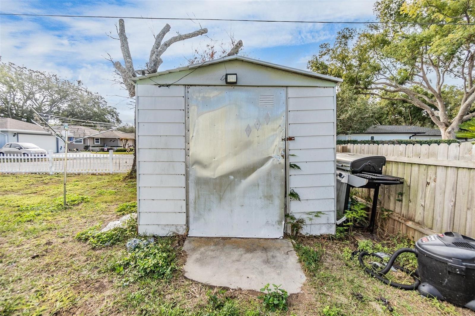 Image 18 of 29 For 5646 Ashen Ave