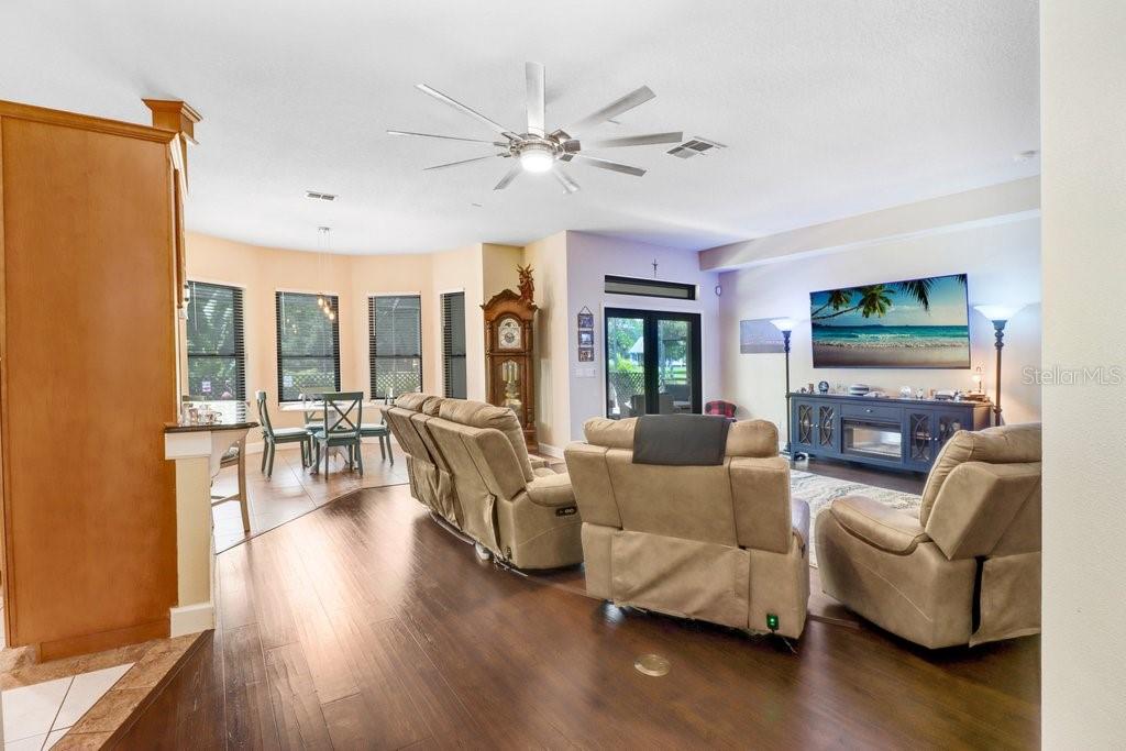 Image 27 of 54 For 8935 Woodleaf Boulevard