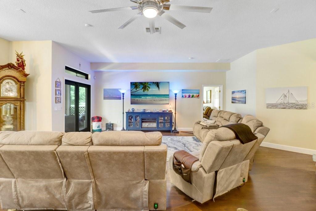 Image 28 of 54 For 8935 Woodleaf Boulevard