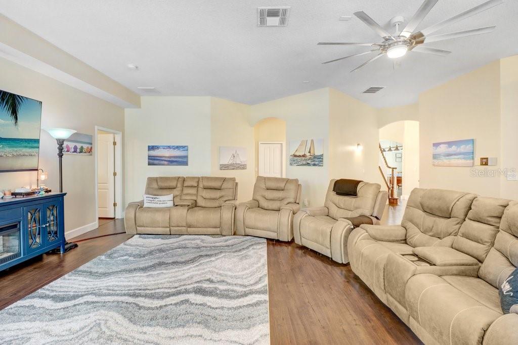 Image 29 of 54 For 8935 Woodleaf Boulevard