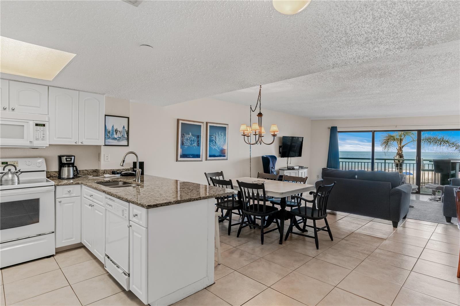 Image 15 of 25 For 19440 Gulf Boulevard 105