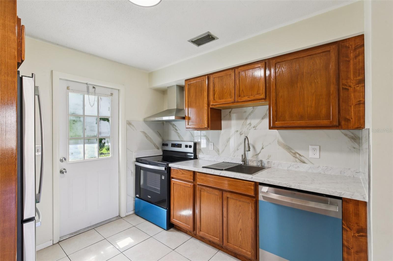 Image 19 of 35 For 2696 South Drive